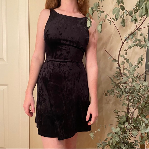 Divided Velvet New Years dress - Picture 3 of 4